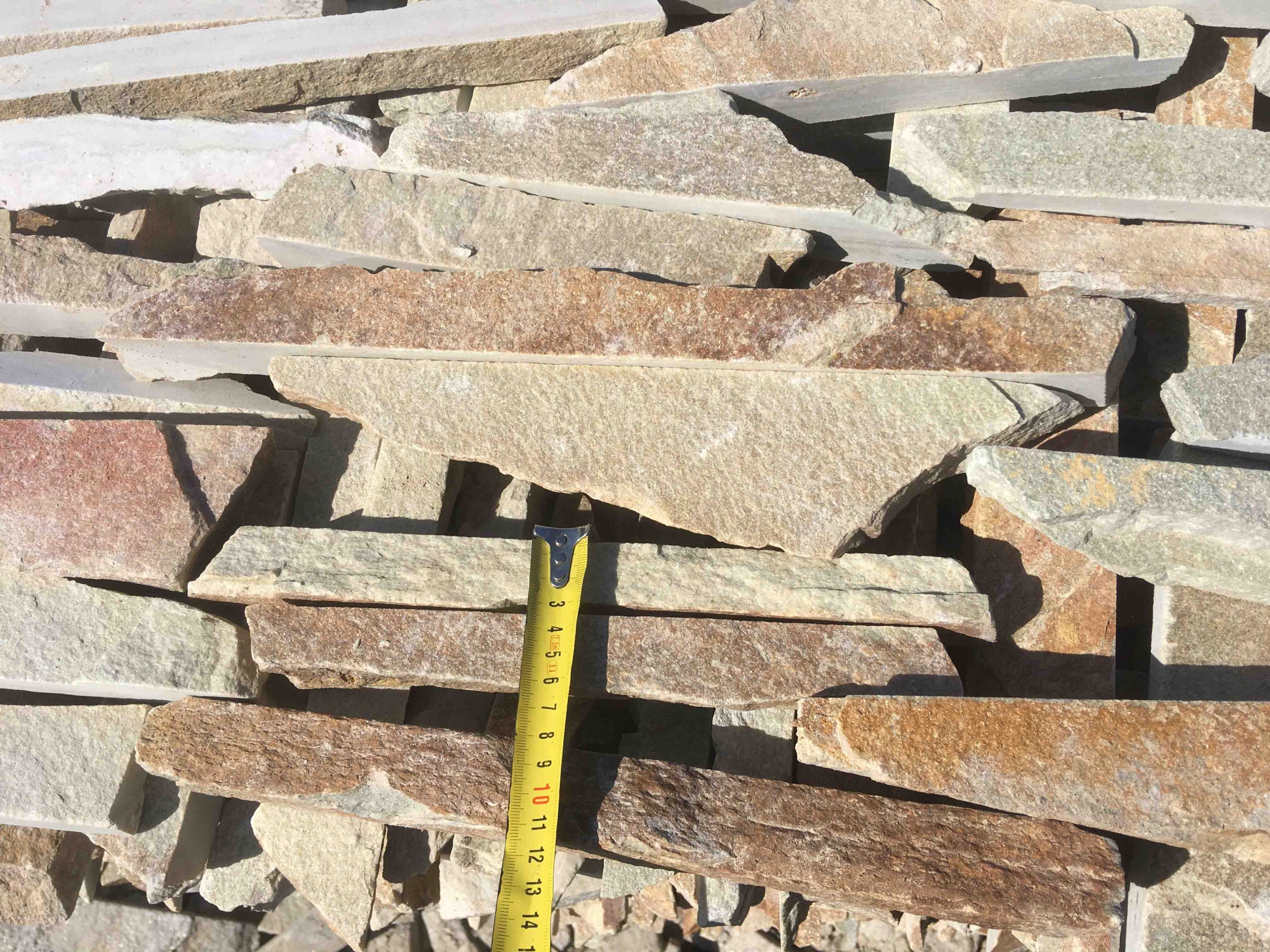 Горбушка златолит золотистый для облицовки купить в Югорске