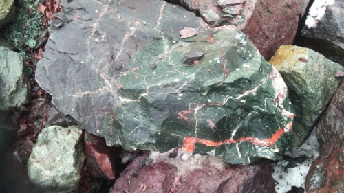 Гигантские зелёные валуны для ландшафтного дизайна весом более 5 тонн купить в Югорске