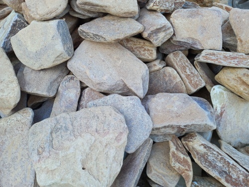 Златолит жёлтый, жёлто-зелёный глыбки и валуны для ланшафтного дизайна купить в Югорске