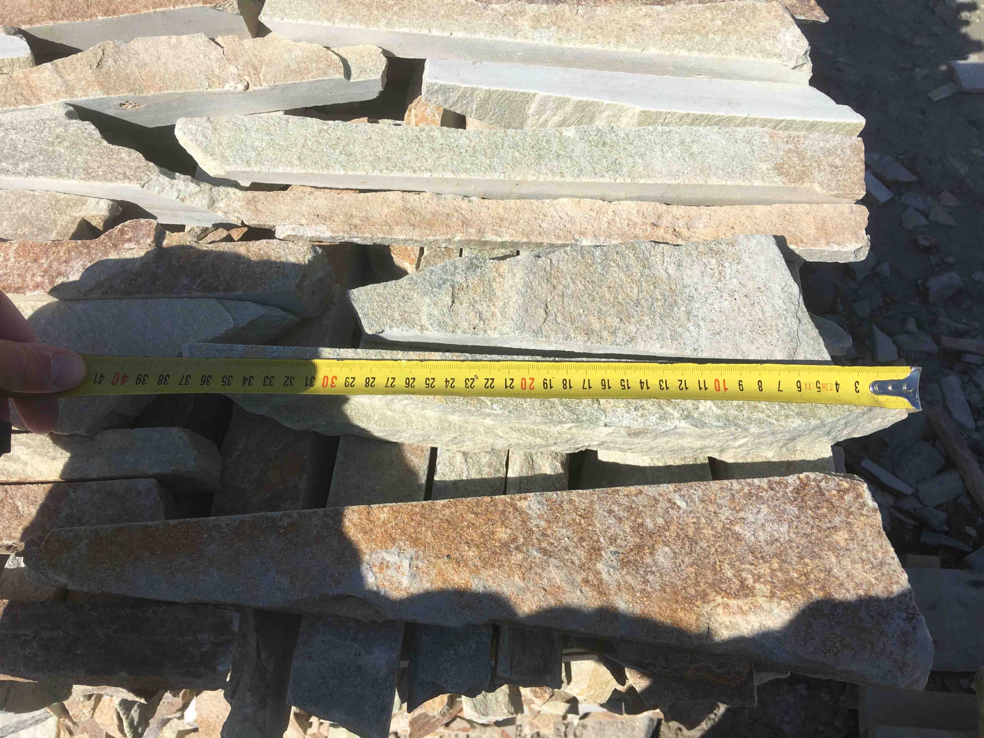 Горбушка златолит золотистый для облицовки купить в Югорске