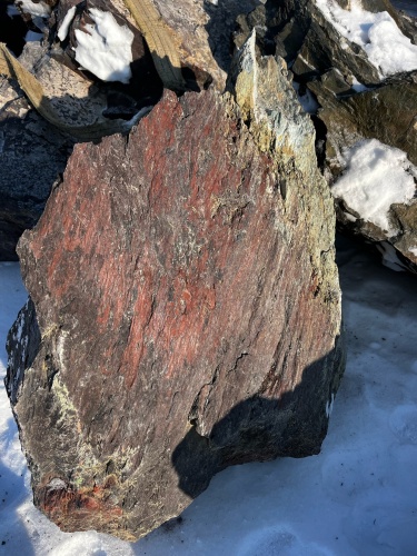 Ландшафтные глыбы красно-фиолетовые 200-1000 килограмм купить в Югорске