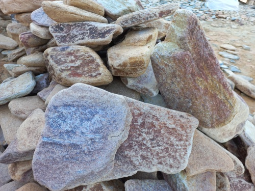 Златолит жёлтый, жёлто-зелёный глыбки и валуны для ланшафтного дизайна купить в Югорске