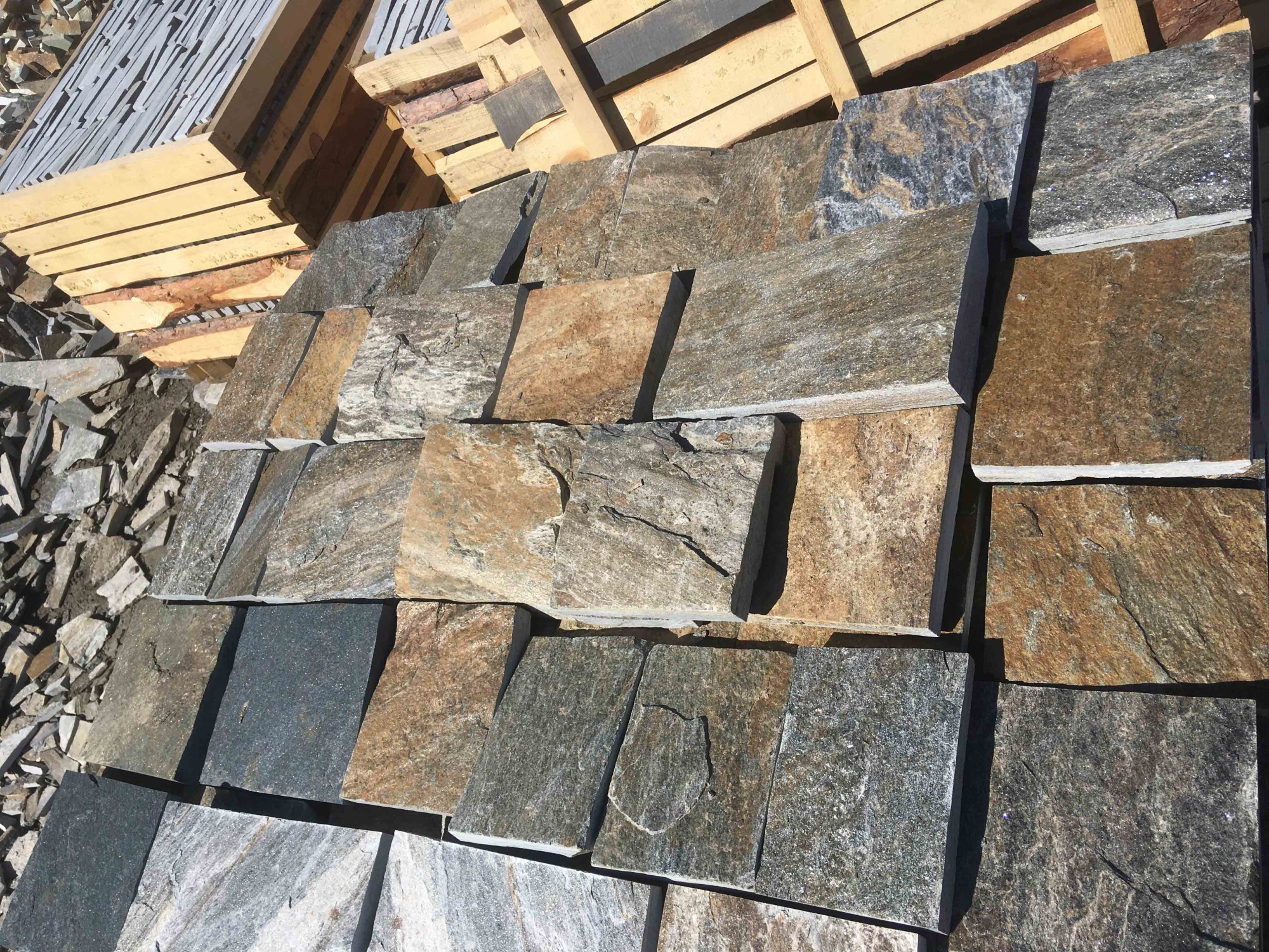 Плитка пилёная златолит Уральский для фасада купить в Югорске