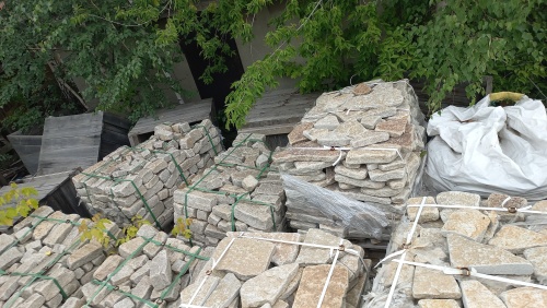 Гранитный плитняк галтованный для мощения купить в Югорске