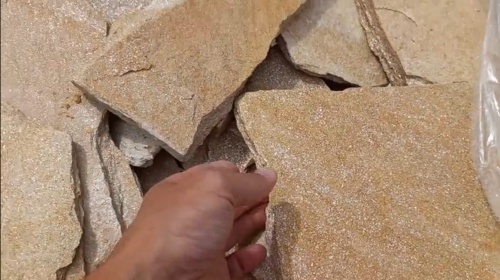 Плитняк златолит жёлтый золотистый для отмостки купить в Югорске