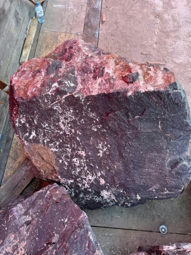 Камни для ландшафтного дизайна красно-фиолетовые 10-60 килограмм купить в Югорске