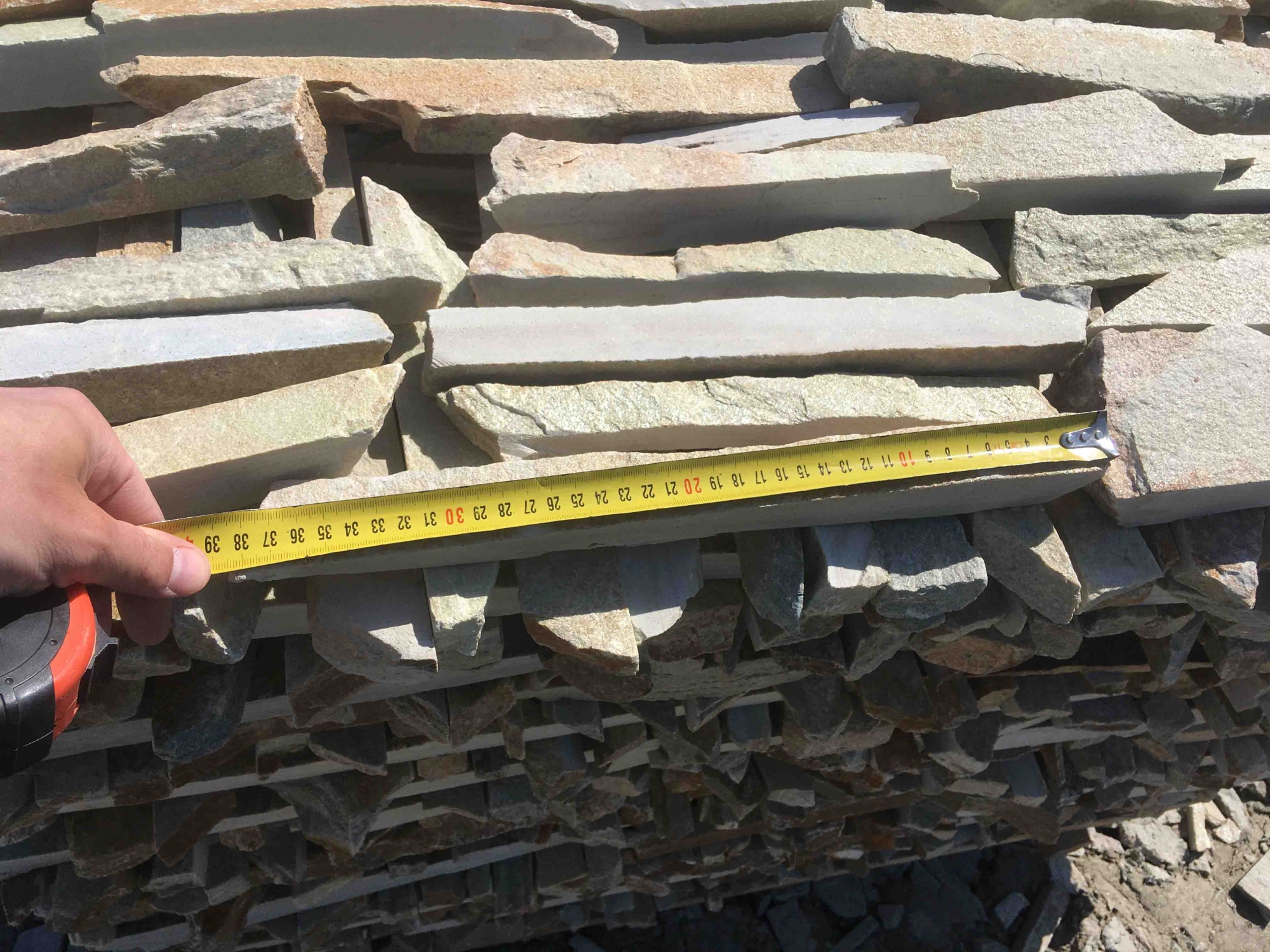 Горбушка златолит золотистый для облицовки купить в Югорске