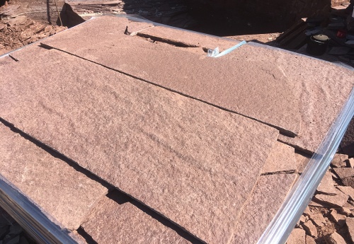 Плитняк лемезит бордовый для цоколя 1,5-2 см купить в Югорске