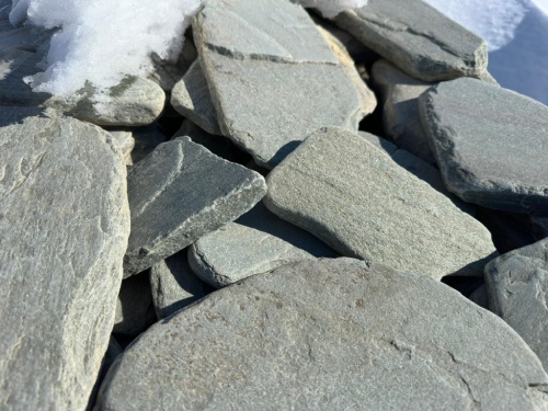 Плитняк златолит зелёный галтованный для цоколя купить в Югорске