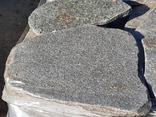 Златолит серебристый галтованный для цоколя купить в Югорске