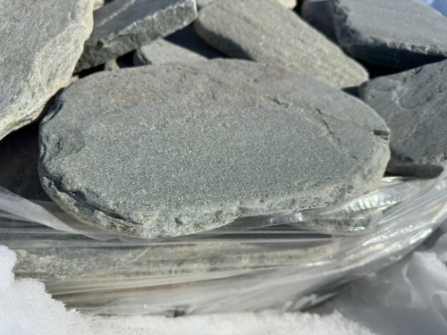 Плитняк златолит зелёный галтованный для мощения на бетон купить в Югорске