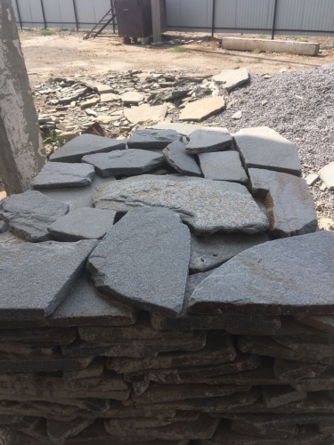 Златолит серебристый галтованный для цоколя купить в Югорске